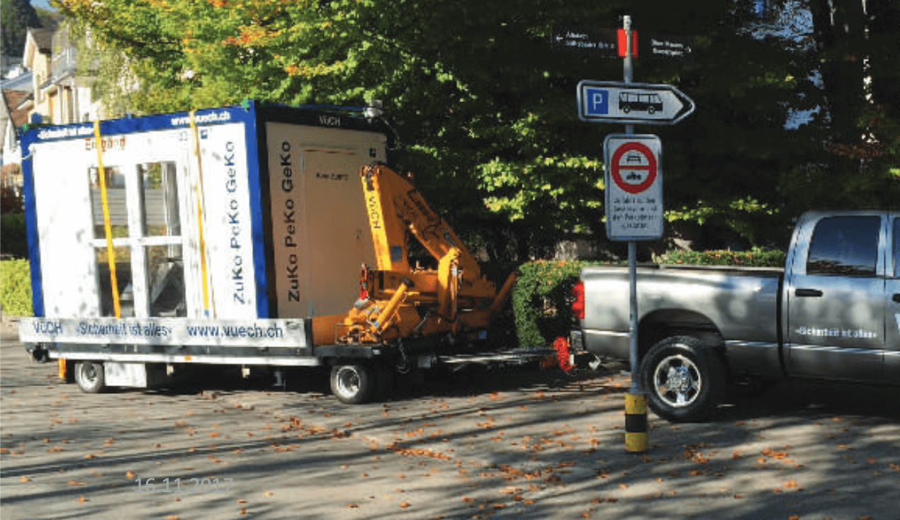 Transport Logistik Anhänger mit Kran - Bild 1