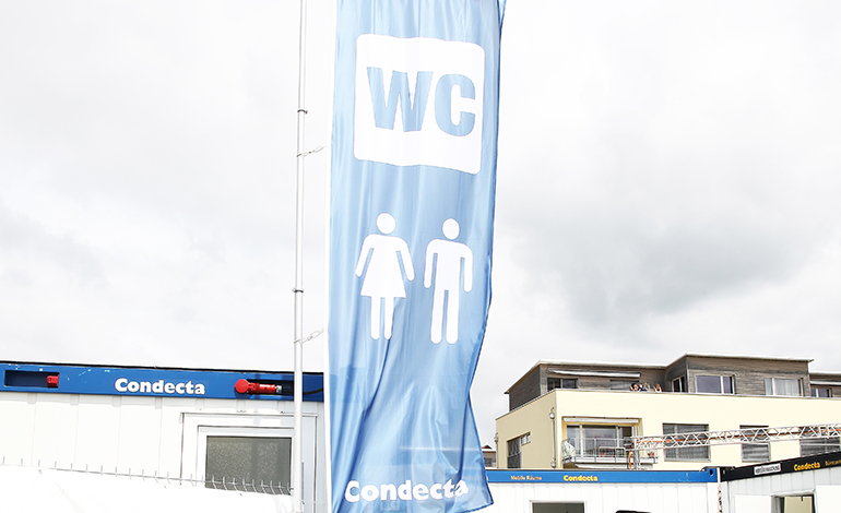 Teleskopmast mit WC-Fahne