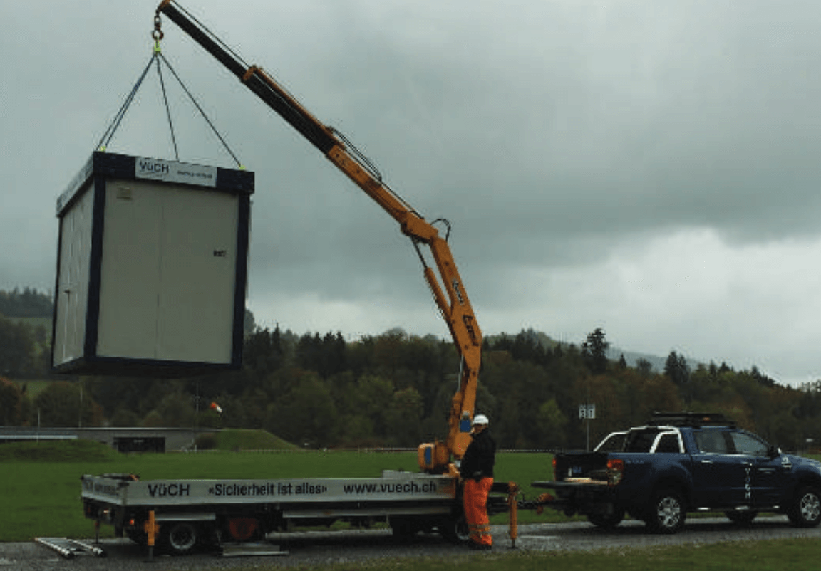 Transport Logistik Anhänger mit Kran